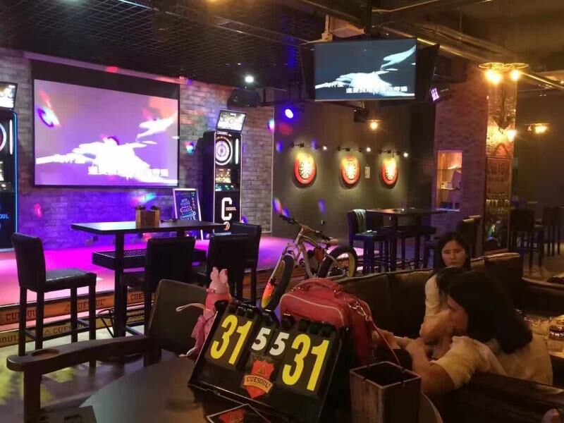 餐吧里的飛鏢機(jī)